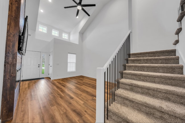 Photo - Modern Duplex with Spacious Design & Upscale Touches!!