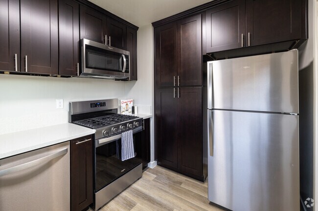 1BR, 1BA - 615SF - Kitchen