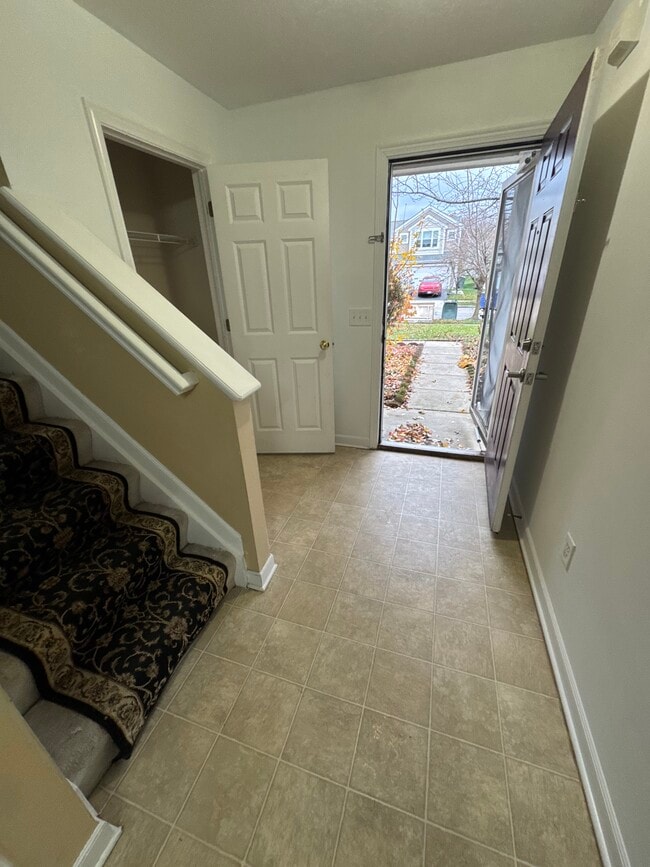 Photo - 2395 Maple Hedge Way