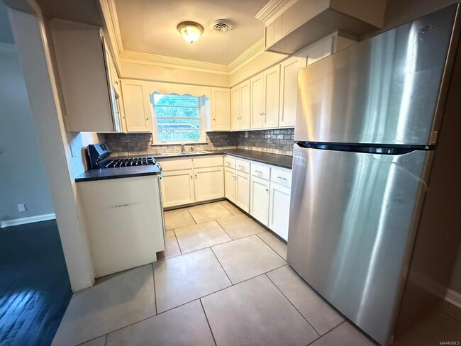 Photo - 906 Avondale Rd