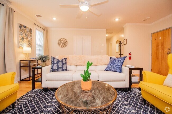 Building Photo - 1008 Tremont St Unit 1 Rental