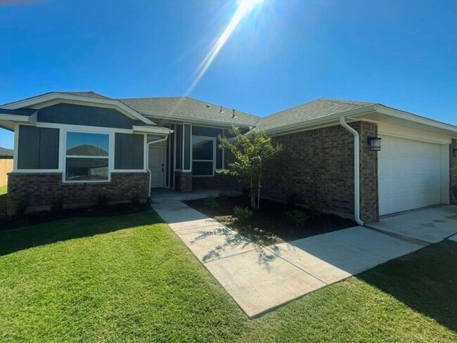 Building Photo - Beautiful 3 Bed Home in The Grove | Move-In Ready