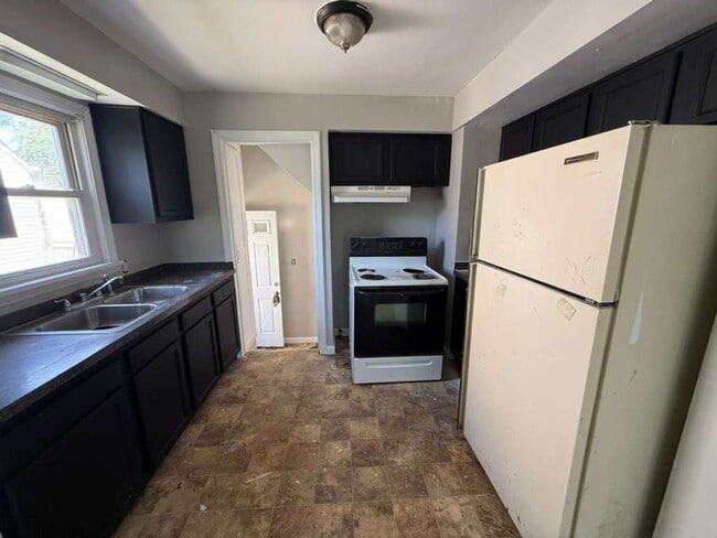 Photo - 3-BED, 1 BATH BEAUTIFUL SINGLE- FAMILY HOME IN MAPLE HEIGHTS!.