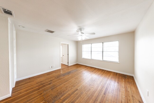 Photo - 4710 Glenmont St