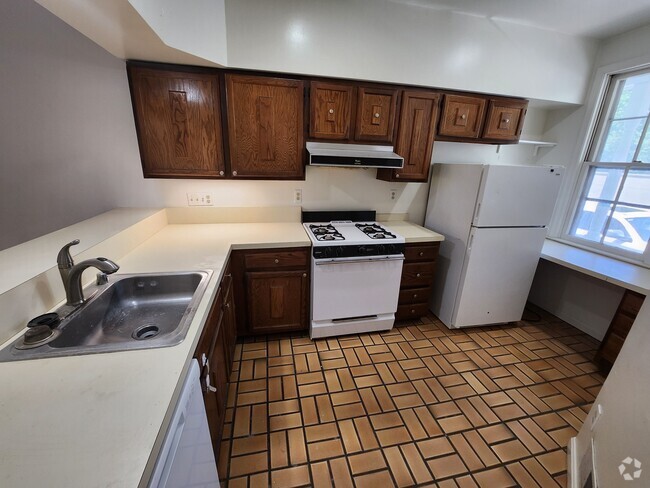 Building Photo - 149 King George St Rental