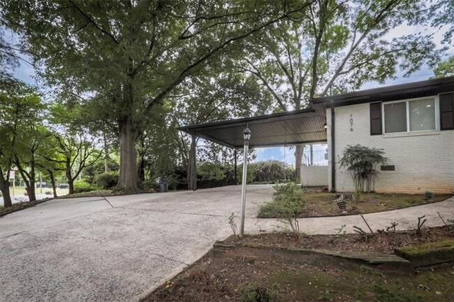 Photo - 1076 Vonda Ln SW