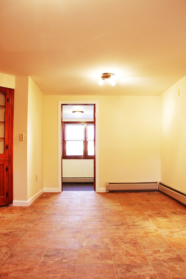 Photo - 68 Chase St Unidad APT B