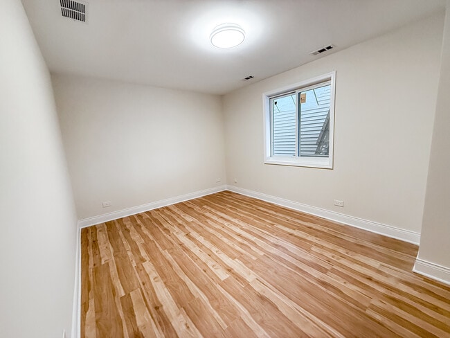 Photo - 6415 W Irving Park Rd Unidad 2S