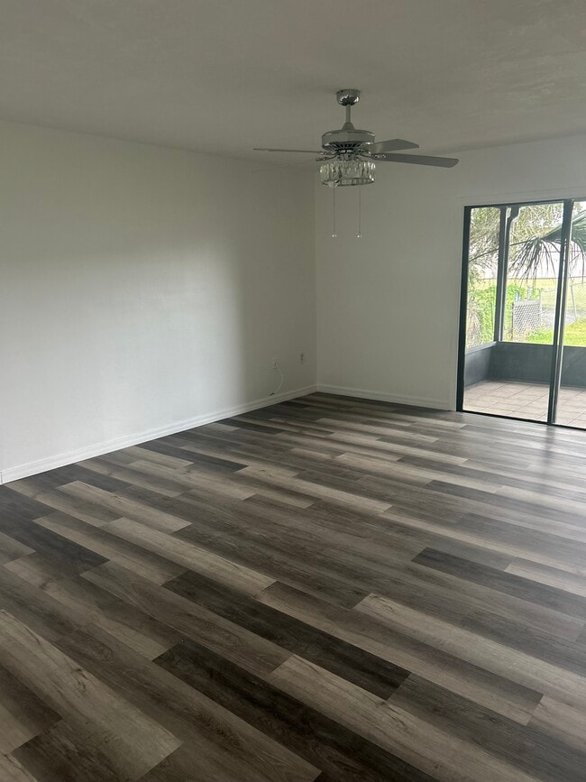 Photo - 16 Bogart Pl