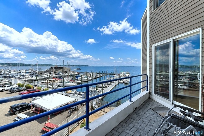 Building Photo - 10 Harbor St Unit 10