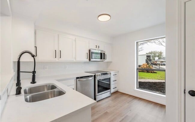 Photo - College Station - 3 bedroom - 2 bath house with garage and fenced back yard.