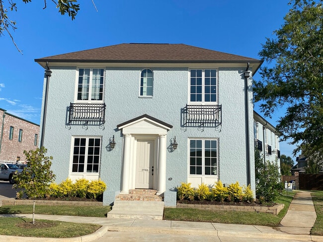 Building Photo - 1946 Chestnut Pk Ln