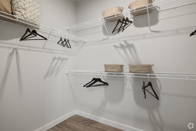 2BR, 2BA - 1,174SF - Closet