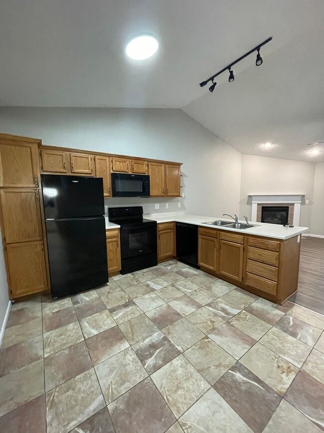 Building Photo - 3624-3626 Thornhill Circle W-TBROS Unit 3624 Thornhill Circle W