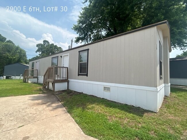 Photo - 2900 E 6th Ave