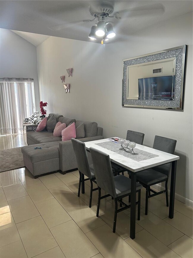 Photo - 6280 NW 186th St Unidad 301