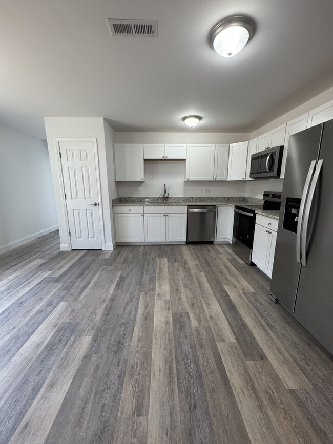 Photo - "Charming 3-Bed Haven with Granite Touches...