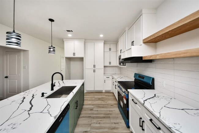 Photo - 226 Glencairn Ct