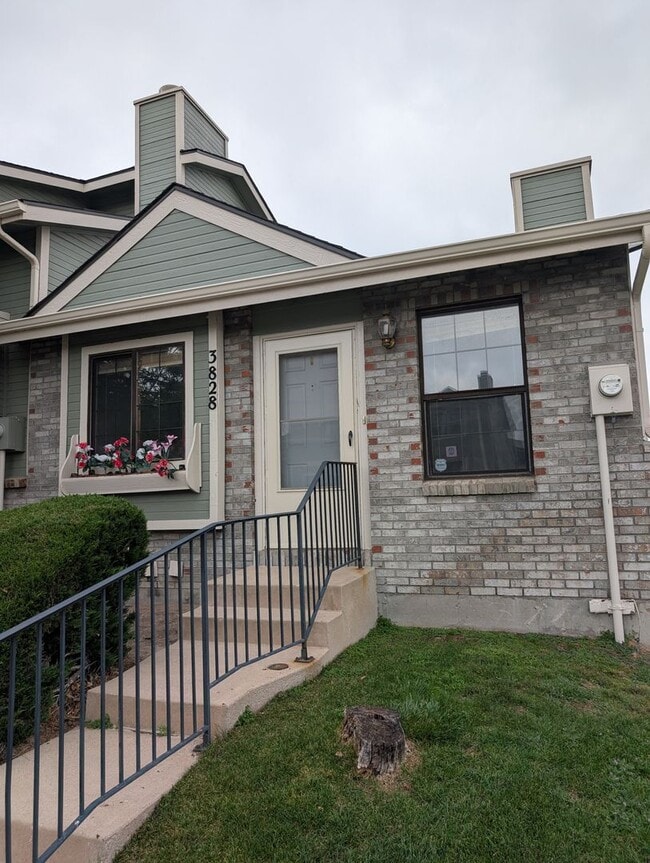 Building Photo - Briargate  Townhome