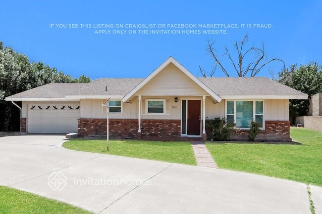 Building Photo - 200 N Miller St