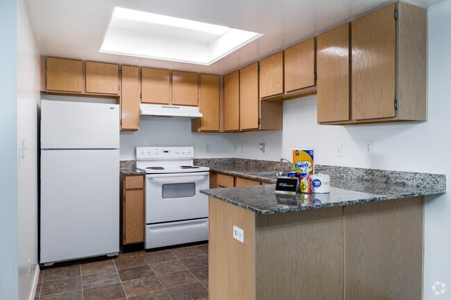2BR, 2BA - 950SF - Kitchen