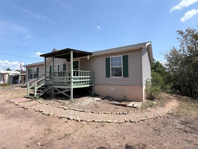 157 Lakeside Dr