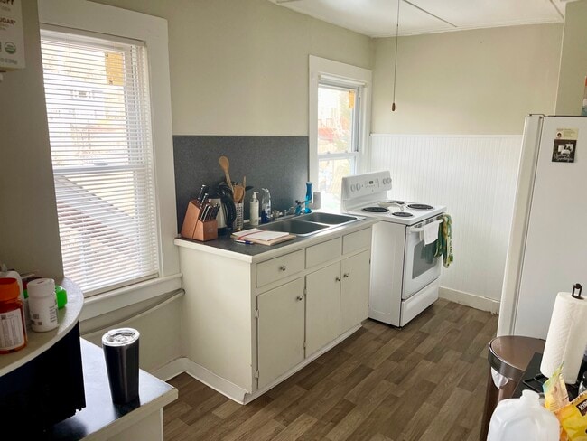 Kitchen - 1 Pine St
