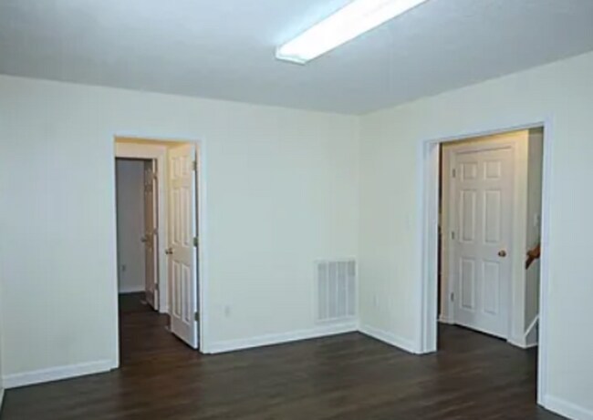 Photo - 41 E Castle Dr