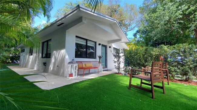 Photo - 77 NE 43rd St