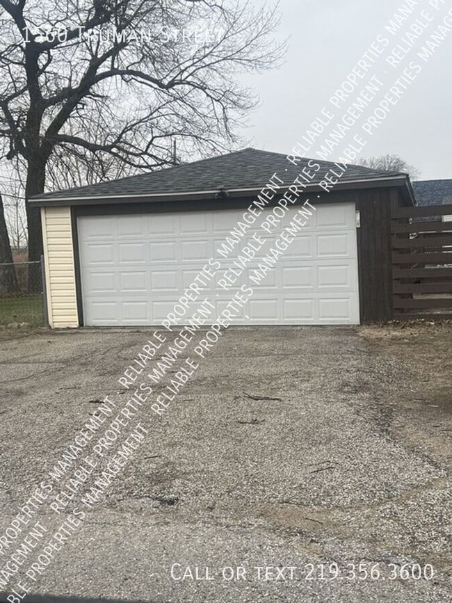 Photo - 1560 Truman St
