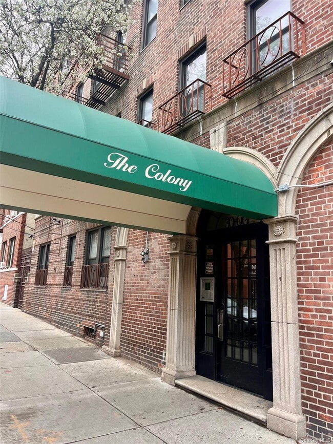 Building Photo - 30-06 29th St Unit 2R