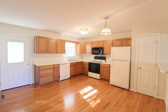 Photo - 351 Emerson Ln