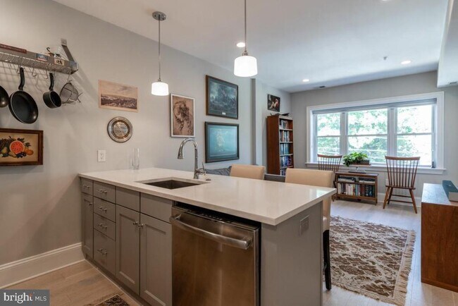 Photo - 3918 W St NW Unit 6