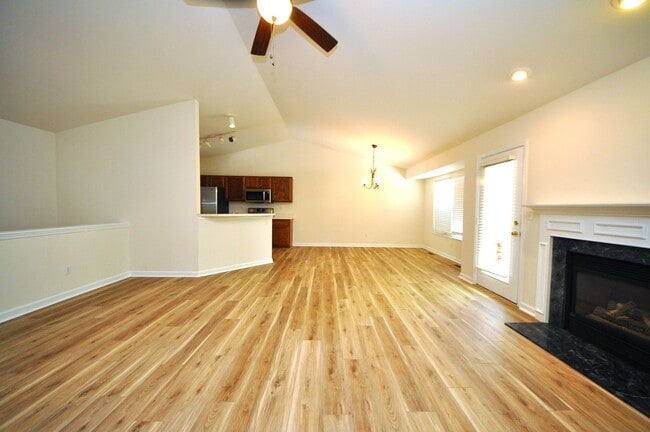 Photo - Beautiful Renovated 3 Bedroom 3 Bathroom i... Unit 59