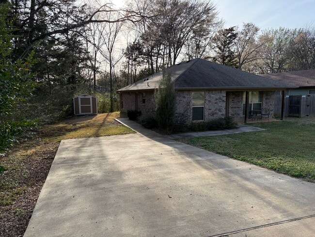 Photo - 406 Brentwood Dr