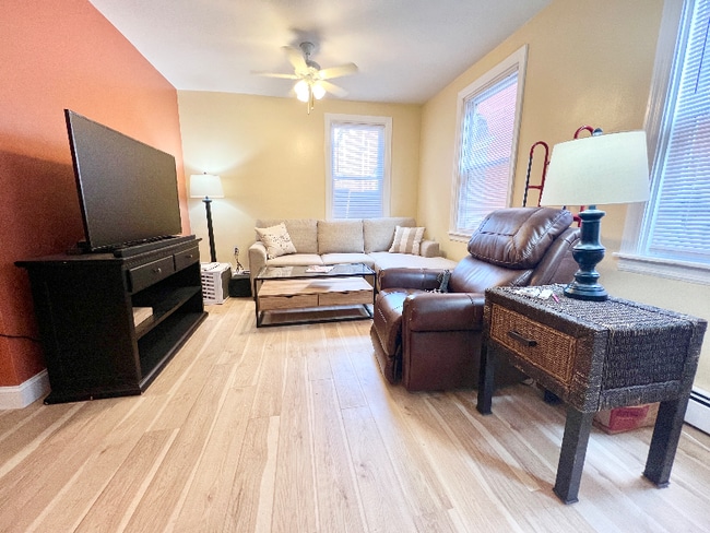 Photo - 81-83 America St Unidad 83A-1F