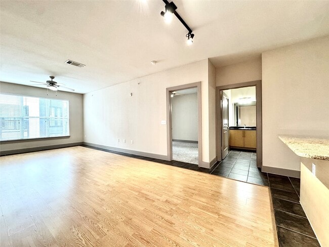 Building Photo - 3660 Richmond Ave. Unit 431 Rental