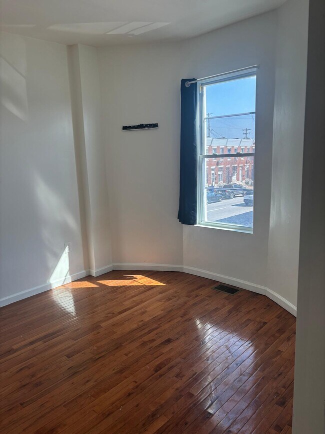 Photo - 2939 E Monument St