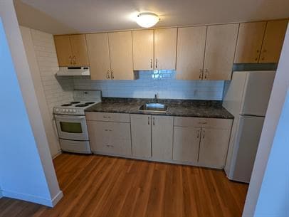 Photo - 639 Constance Ave