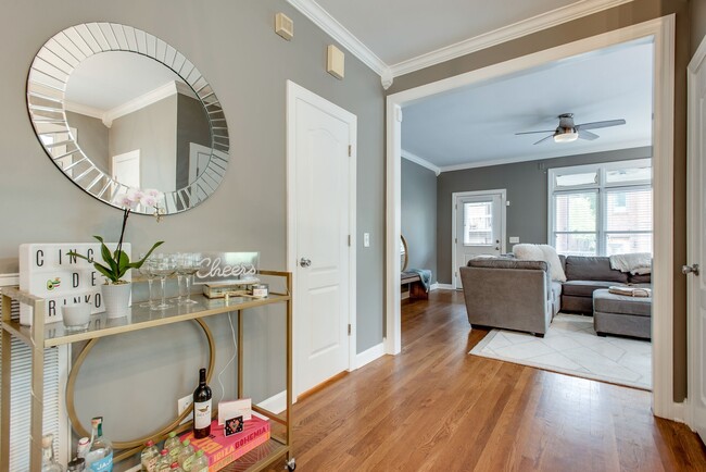 Photo - 415 Van Buren St