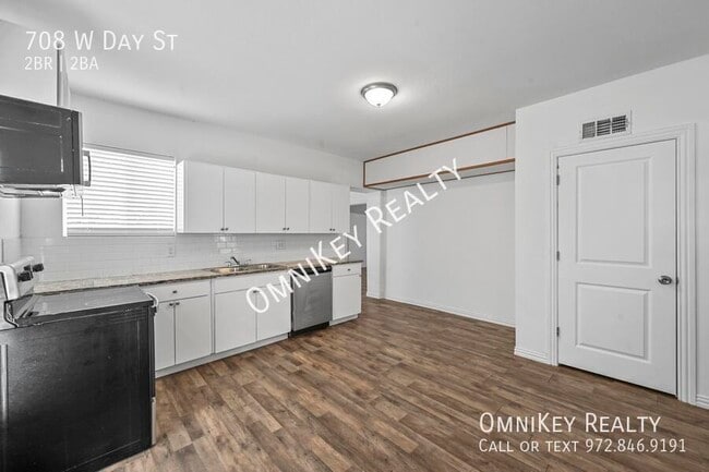 Photo - 708 W Day St
