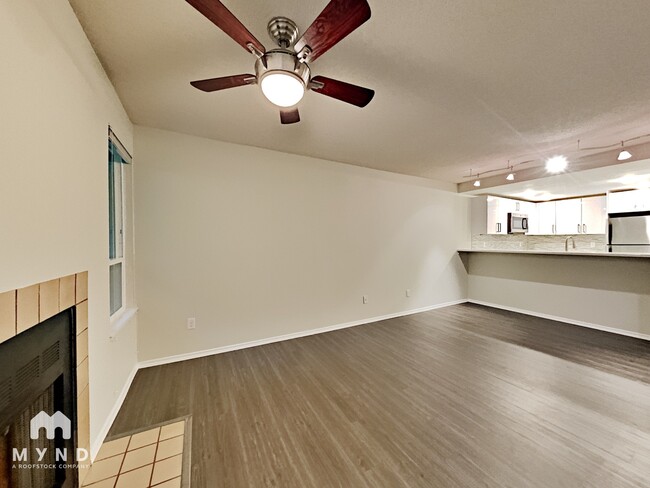 Photo - 13717 Linden Ave N Unidad 221