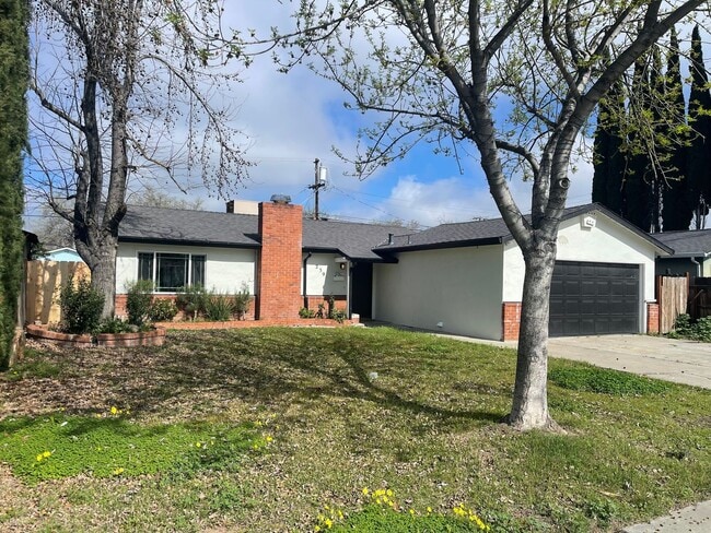 Photo - 3br/1.5ba, 2-car Attached garage - Good location