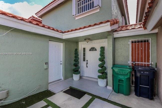 Building Photo - 1021 SW 104th Ct Unit 2