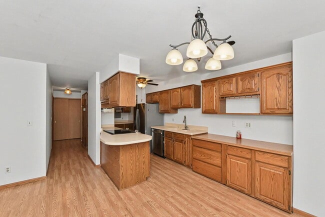 Building Photo - "Charming 2-Bed Condo Retreat: Comfort & Convenience in Brown Deer!" Unit 101