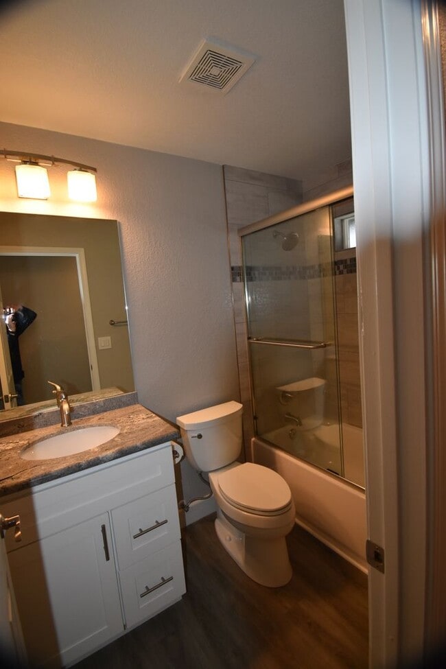 Photo - 301 Willowwood Ct