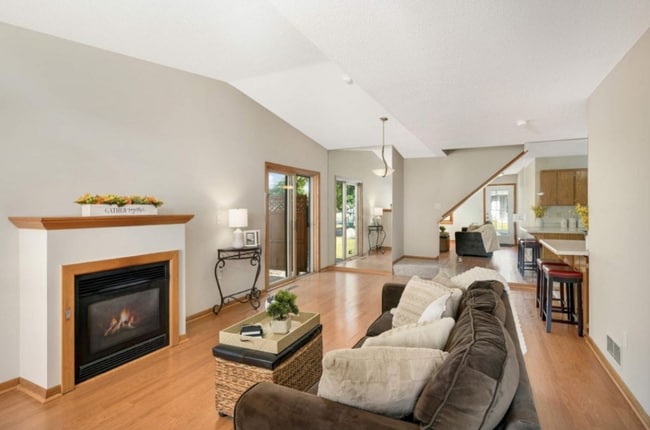 Photo - 464 Roundhouse St