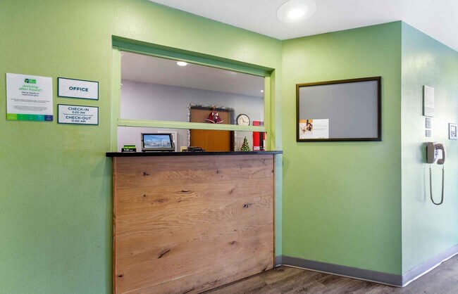 Furnished Studio-Phoenix - North
