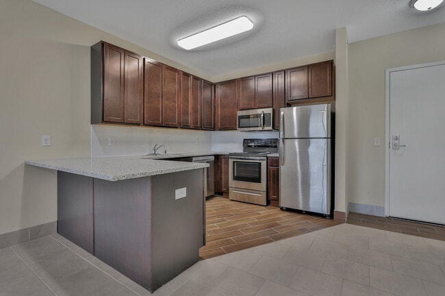 Photo - 1040 Como Ave SE