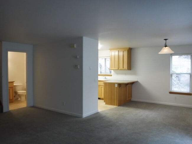 Photo - 2 Bed/2 Bath Apartment Located Near OSU/COCC Campus - Attached Garage Unit 2